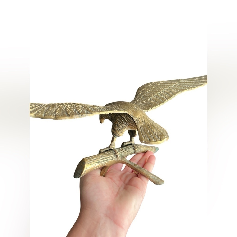 Vintage brass antique eagle soaring figurine - Picture 5 of 6